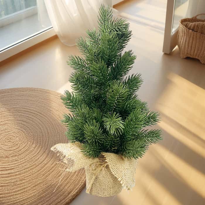 PE chrismas tree with burlap base